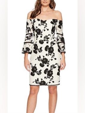 Adelyn Rae Floral Lace Dress M